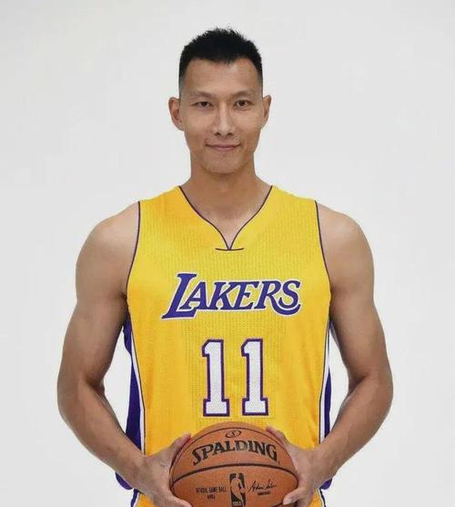 易建联多少岁了？他辉煌的篮球生涯回顾