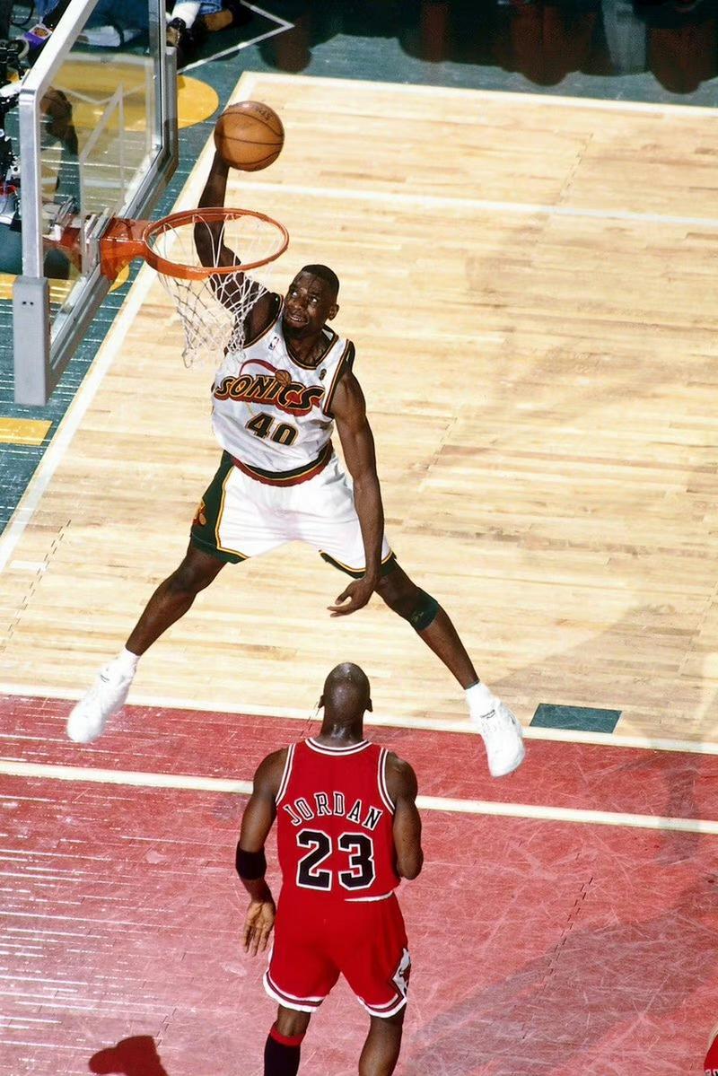 NBA巨星肖恩坎普究竟有多高？身高数据深度解析