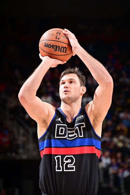 加里纳利身高是多少厘米？带你了解这位NBA球员的详细资料！