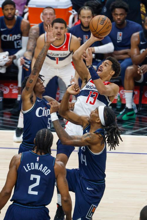 NBA常规赛：快船117-124不敌雄鹿，详细战报