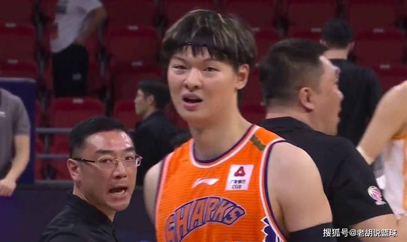 王哲林表现受争议：世界杯失利引网友热议