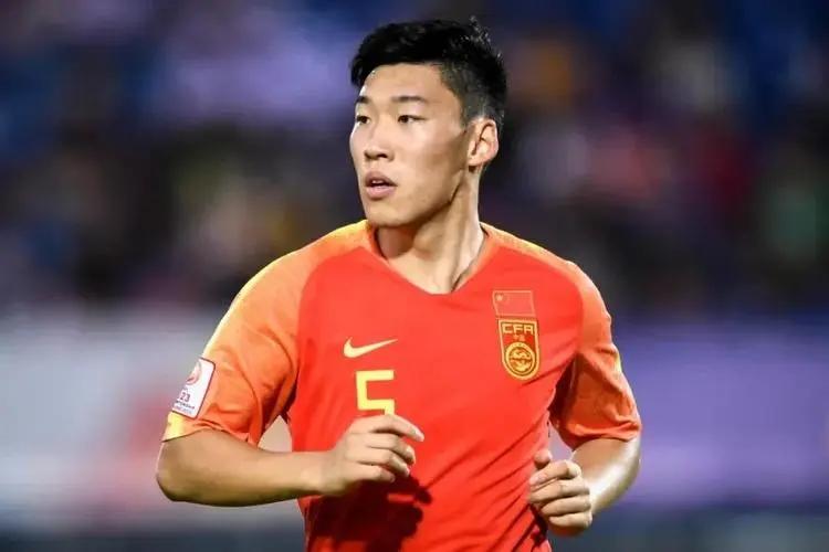 朱辰杰：国足新星的崛起之路，从申花到国家队