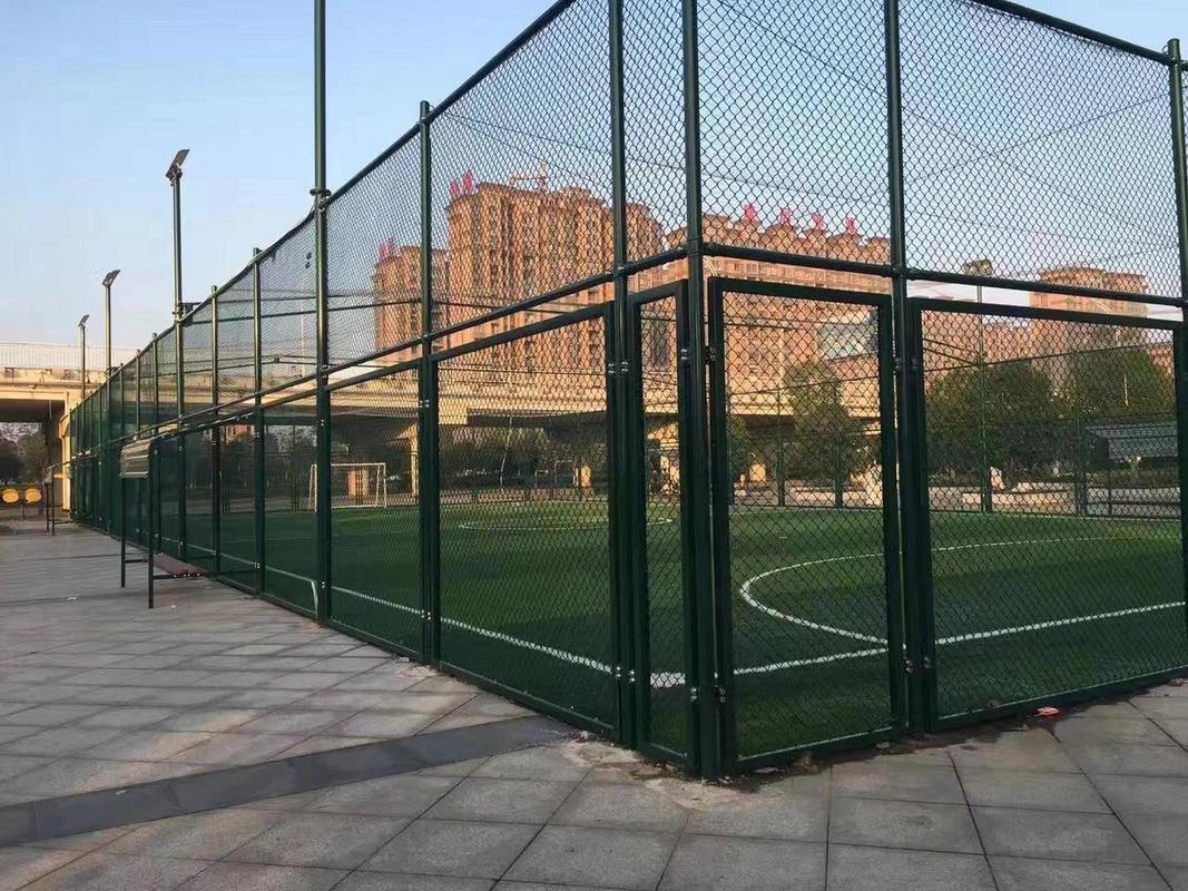 足球场围网安装教程：足球网怎么挂？