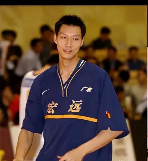 易建联多少岁了？他辉煌的篮球生涯回顾