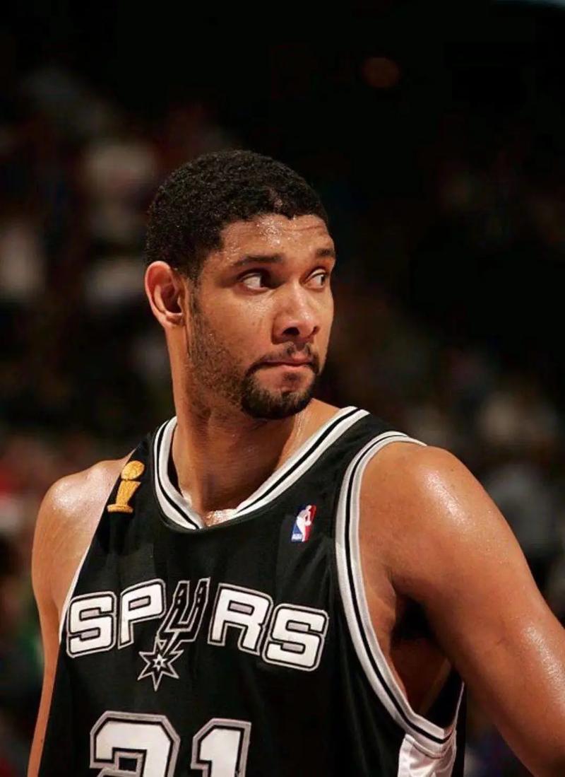 蒂姆邓肯多高？石佛身高揭秘，NBA巨星的惊人数据！