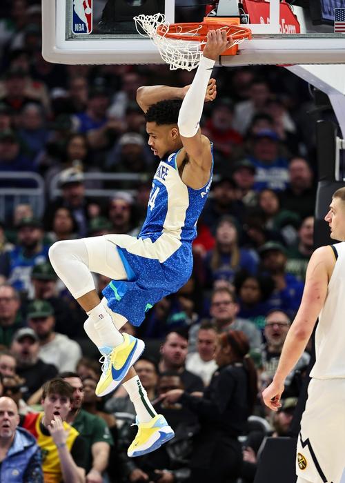 NBA白富美！雄鹿老板女儿颜值身材引热议！