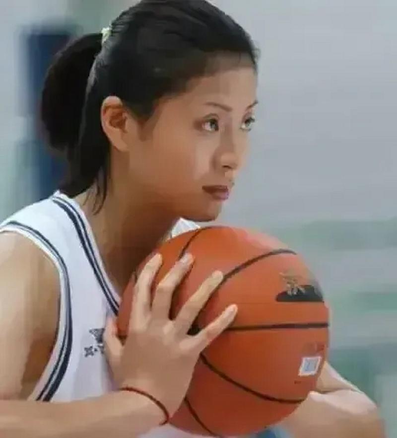震撼！叶莉真实身高曝光，与姚明差距有多大？