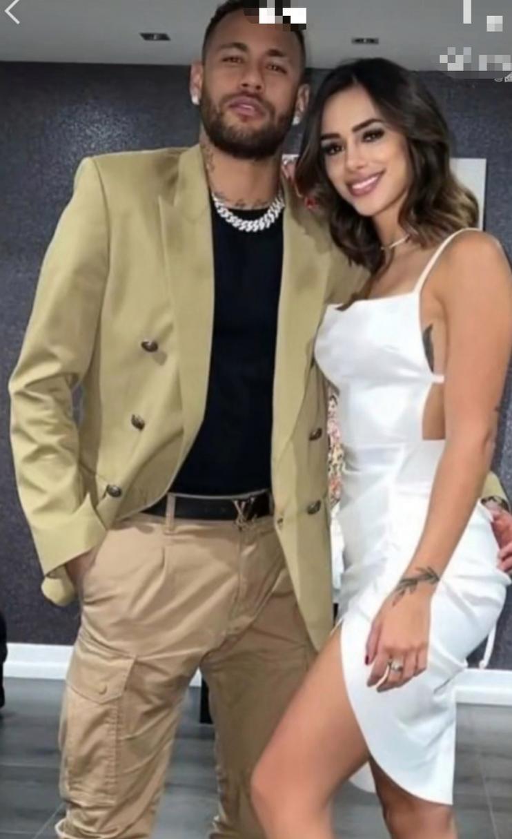 内马尔妻子是谁？揭秘足球巨星的感情生活