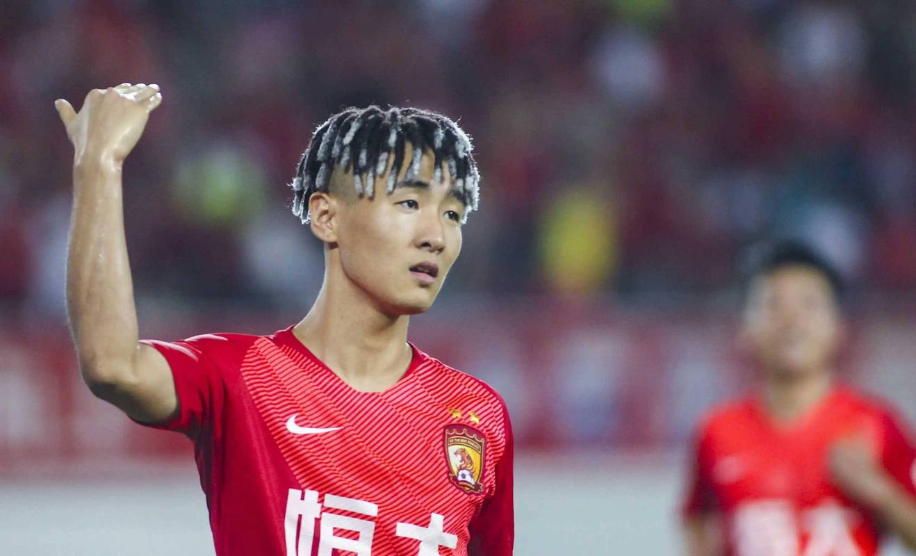韦世豪什么水平？听听球迷和专业人士怎么说！