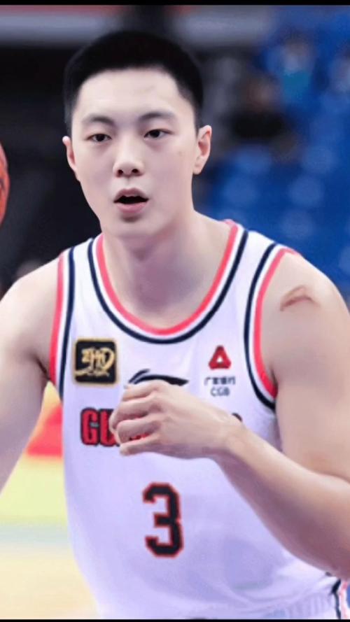 想知道胡明轩的年薪？CBA顶薪合同大曝光！