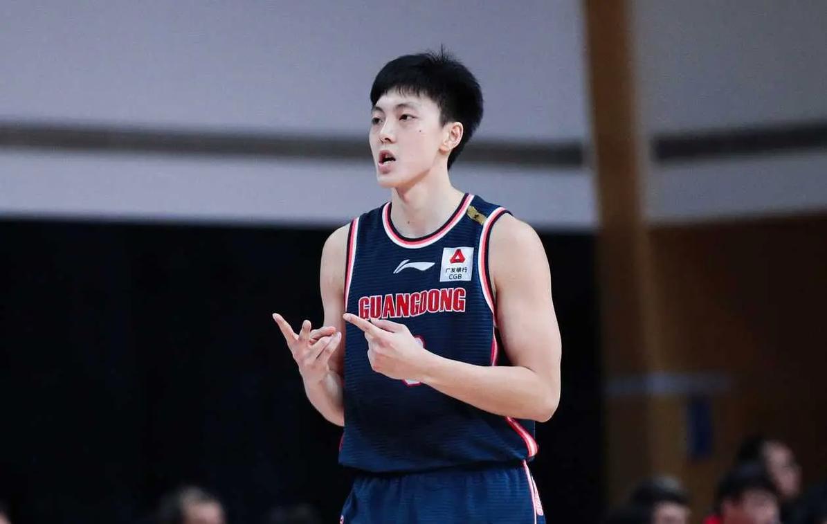 想知道胡明轩的年薪？CBA顶薪合同大曝光！
