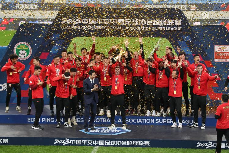 广州恒大几个冠军？中超霸主到底拿了多少奖杯？