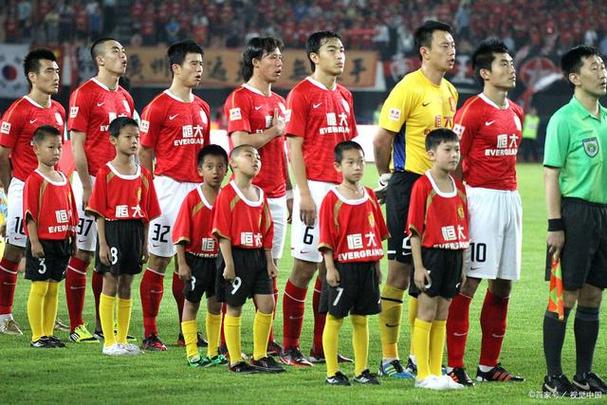 中国足球巅峰对决：恒大与国足谁更厉害？