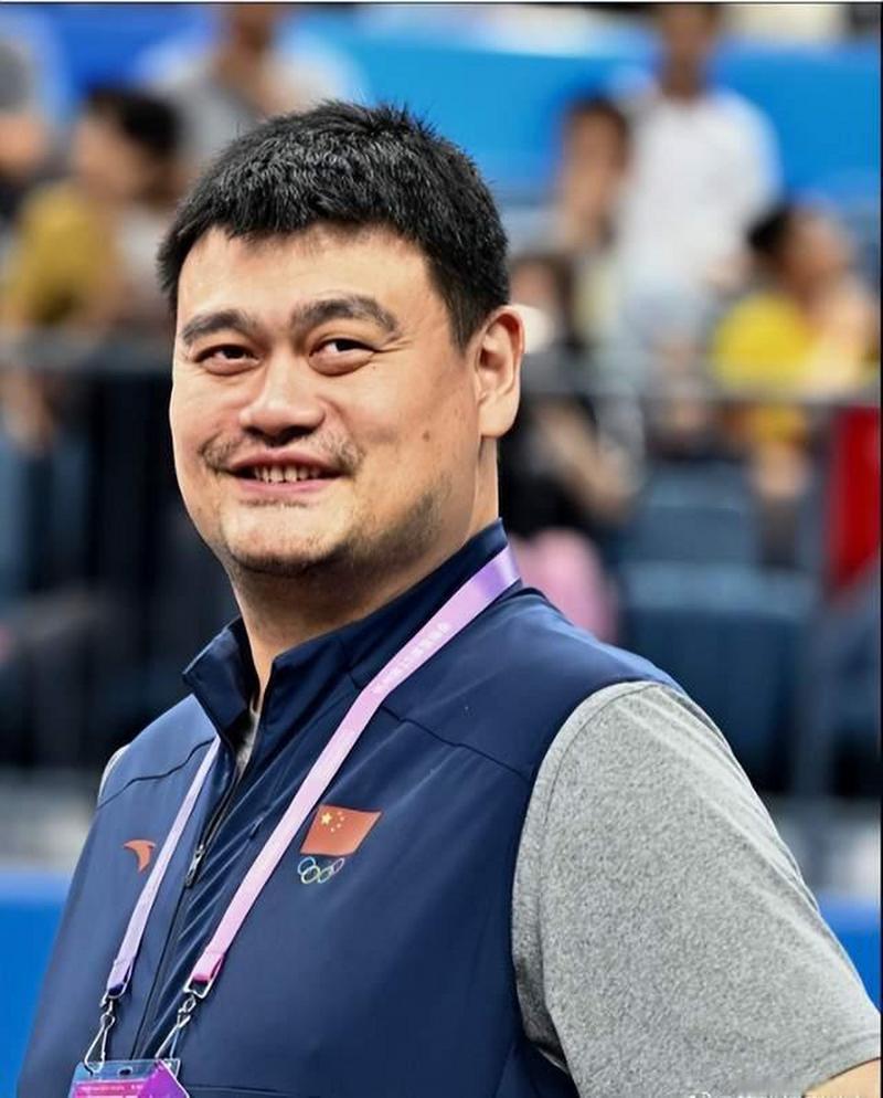 姚明身高不止2米26？看看这些照片你就明白了