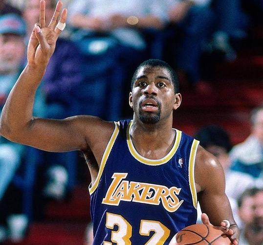想了解NBA巨星魔术师约翰逊？他的辉煌战绩和人生经历你不得不知