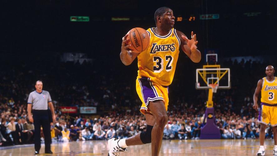 想了解NBA巨星魔术师约翰逊？他的辉煌战绩和人生经历你不得不知
