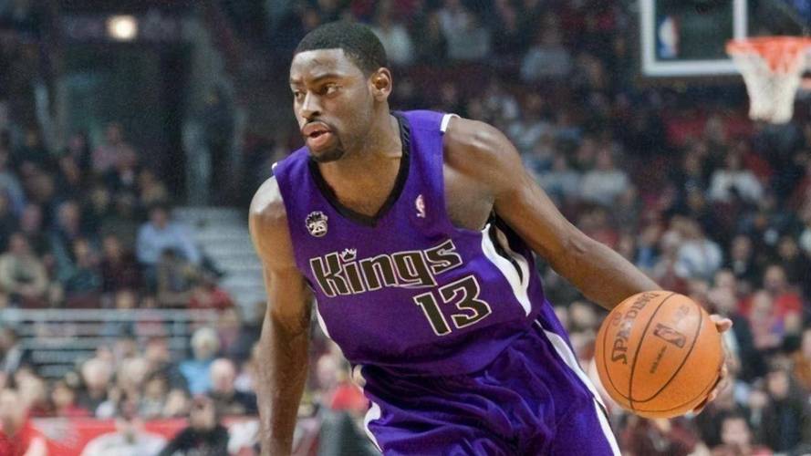 前NBA最佳新秀泰瑞克埃文斯现在在哪打球？