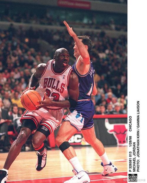 NBA都有哪些家喻户晓的明星？带你回顾篮球传奇！