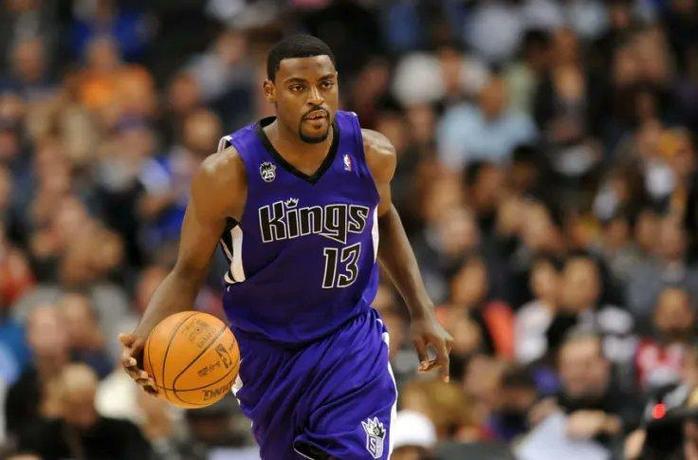 前NBA最佳新秀泰瑞克埃文斯现在在哪打球？