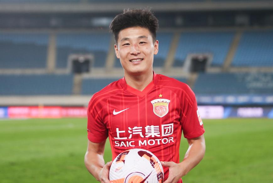 揭秘！国足现任主帅是谁？他的执教经历如何？