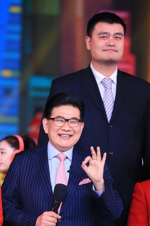 姚明身高多少厘米？揭秘中国篮球巨人惊人身高！