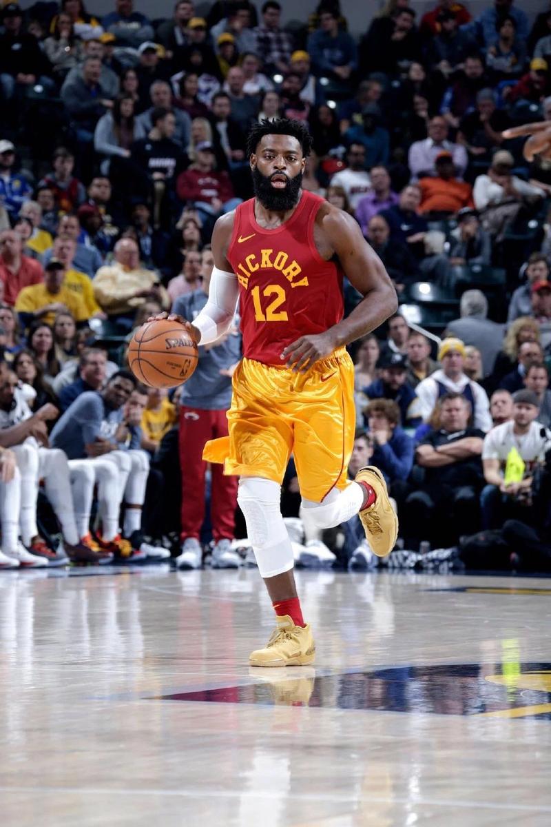 前NBA最佳新秀泰瑞克埃文斯现在在哪打球？