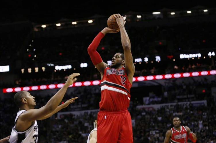 阿尔德里奇去哪了？NBA名将退役后的生活揭秘