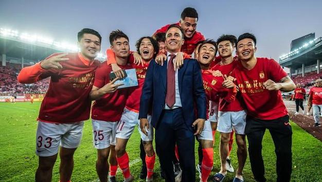 首尔FC与恒大，亚冠赛场上的宿敌之战，谁将笑到最后？