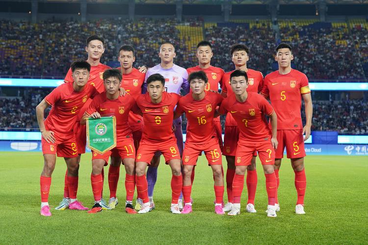 中国男足为何如此弱？球迷心声与专业分析