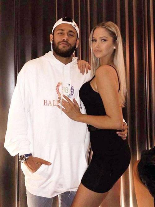 足球巨星内马尔：他真的有老婆吗？最新消息解读。