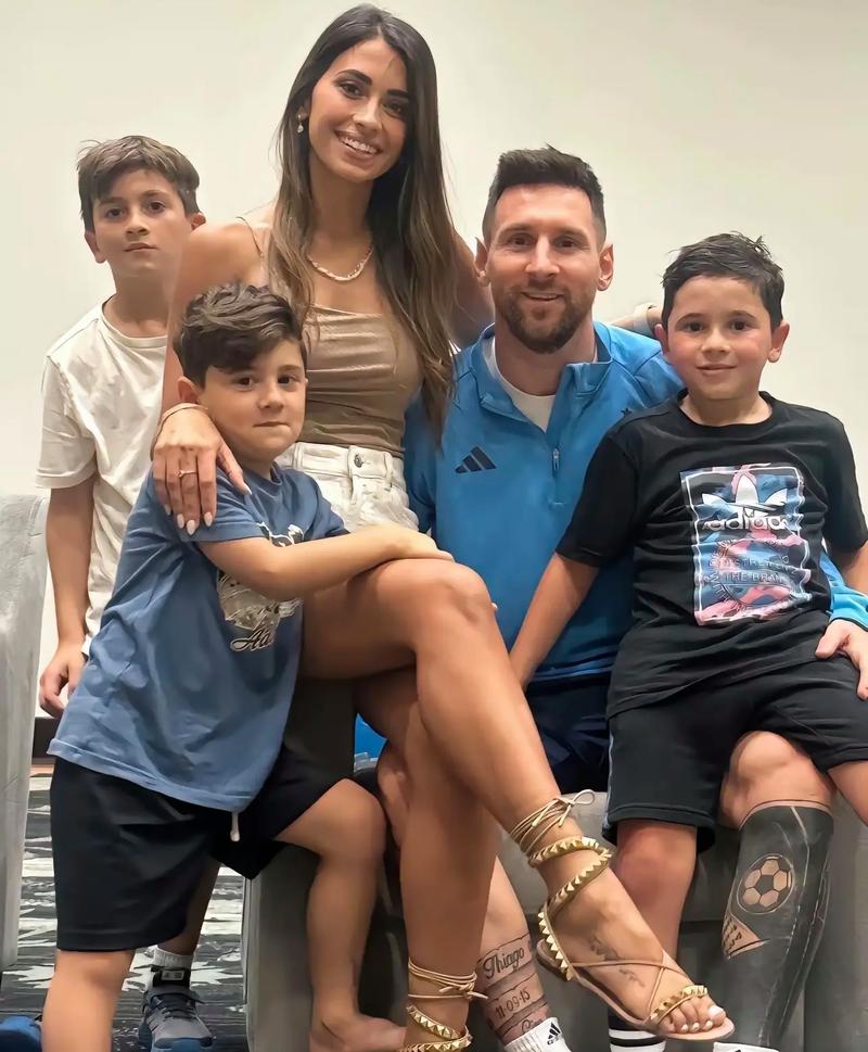 梅西老婆真的是他的初恋吗？揭秘梅西的爱情故事