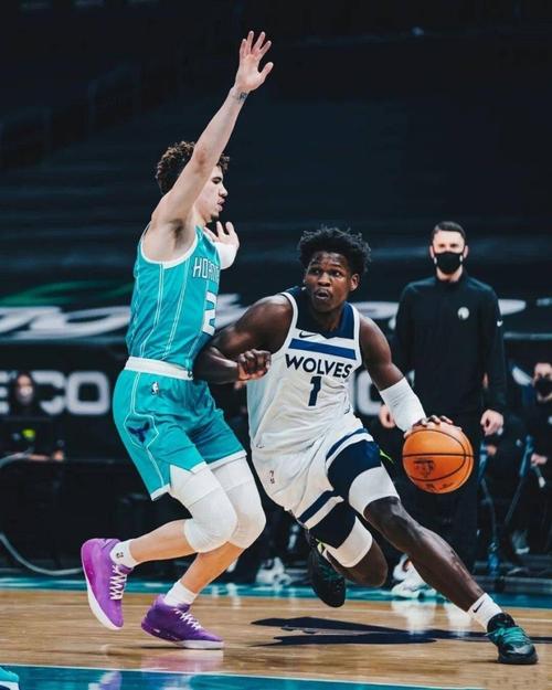 前NBA最佳新秀泰瑞克埃文斯现在在哪打球？