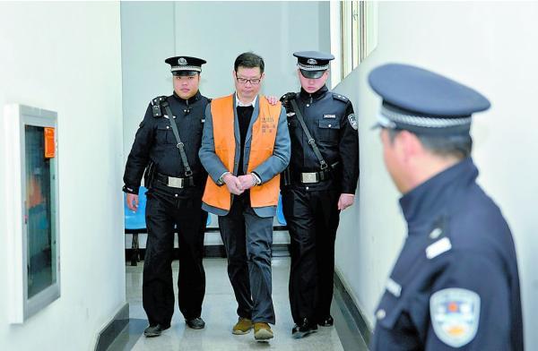 深入了解：看守所黄马甲犯人身份及相关罪行深度解析