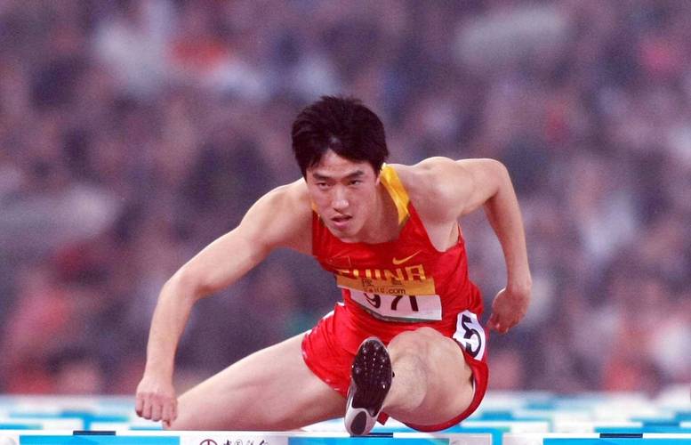 刘翔现在的职业是什么？从运动员到如今，他经历了哪些转变？