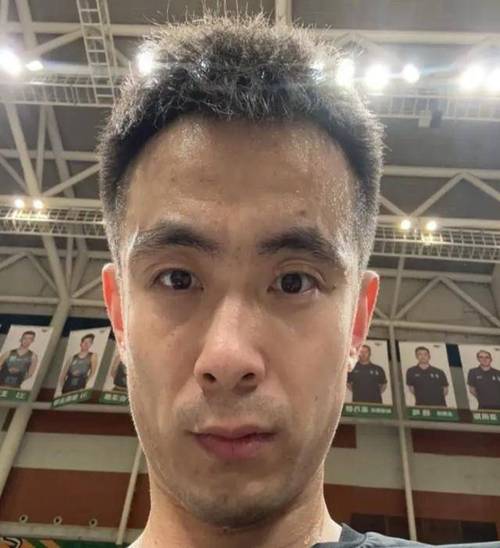 揭秘赵继伟的实际身高，185cm的官方数据靠谱吗？