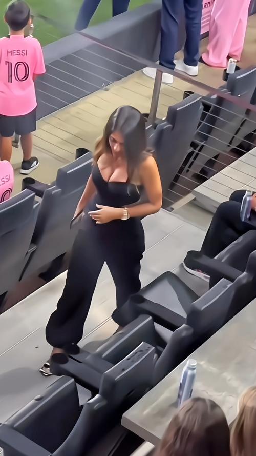梅西老婆的第一次给了谁？揭秘梅西与安东内拉的爱情故事