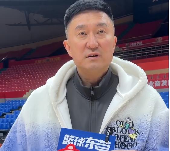 杜锋身高多少？揭秘中国男篮主教练的身高真相！
