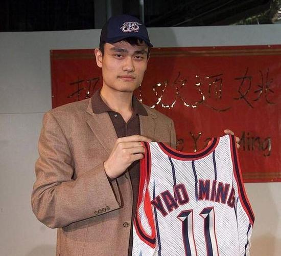 姚明什么时候退役的？揭秘中国篮球巨人退役时间