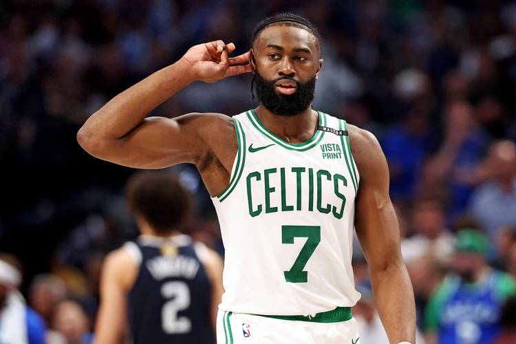 你知道杰伦布朗几岁吗？揭秘这位NBA超级巨星的年龄、成长历程及辉煌战绩