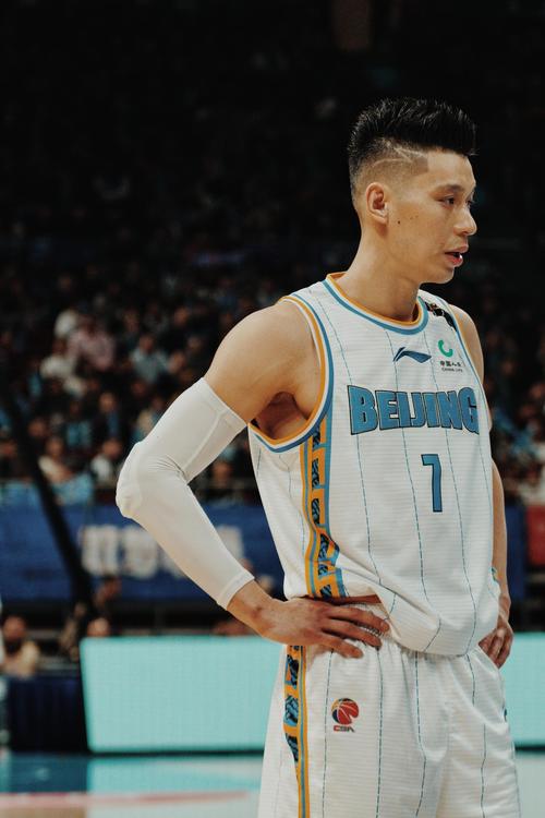 林书豪退役了吗？他还会回到NBA赛场吗？