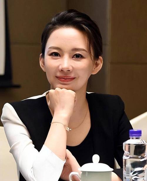42岁潘晓婷为何至今未婚？揭秘九球天后感情生活之谜