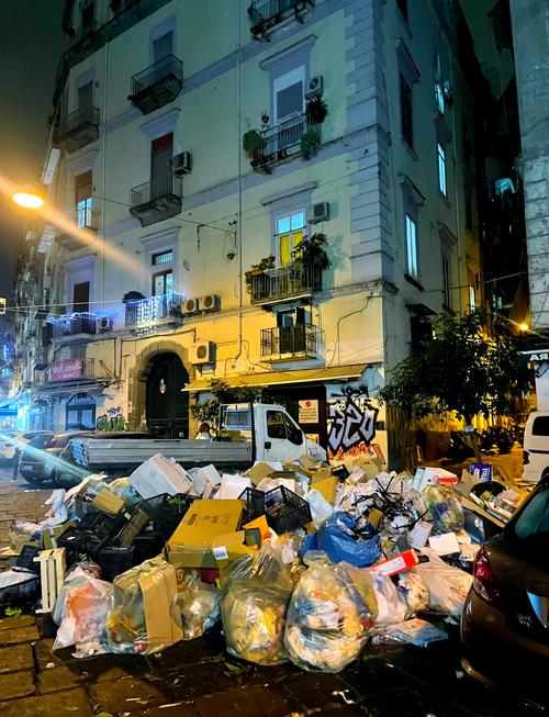那不勒斯城市魅力之旅：体验阳光、美食与足球激情