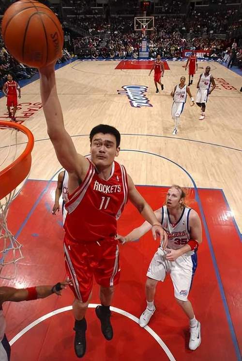姚明是NBA巨星吗？深度解读其影响力和篮球成就