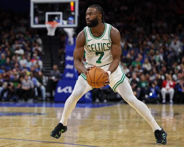 你知道杰伦布朗几岁吗？揭秘这位NBA超级巨星的年龄、成长历程及辉煌战绩