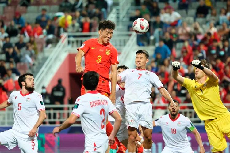 你知道国足巅峰有多强吗？看完这些比赛你就明白了