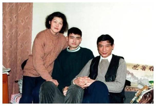姚明第一个老婆是谁？篮球巨星的幸福家庭