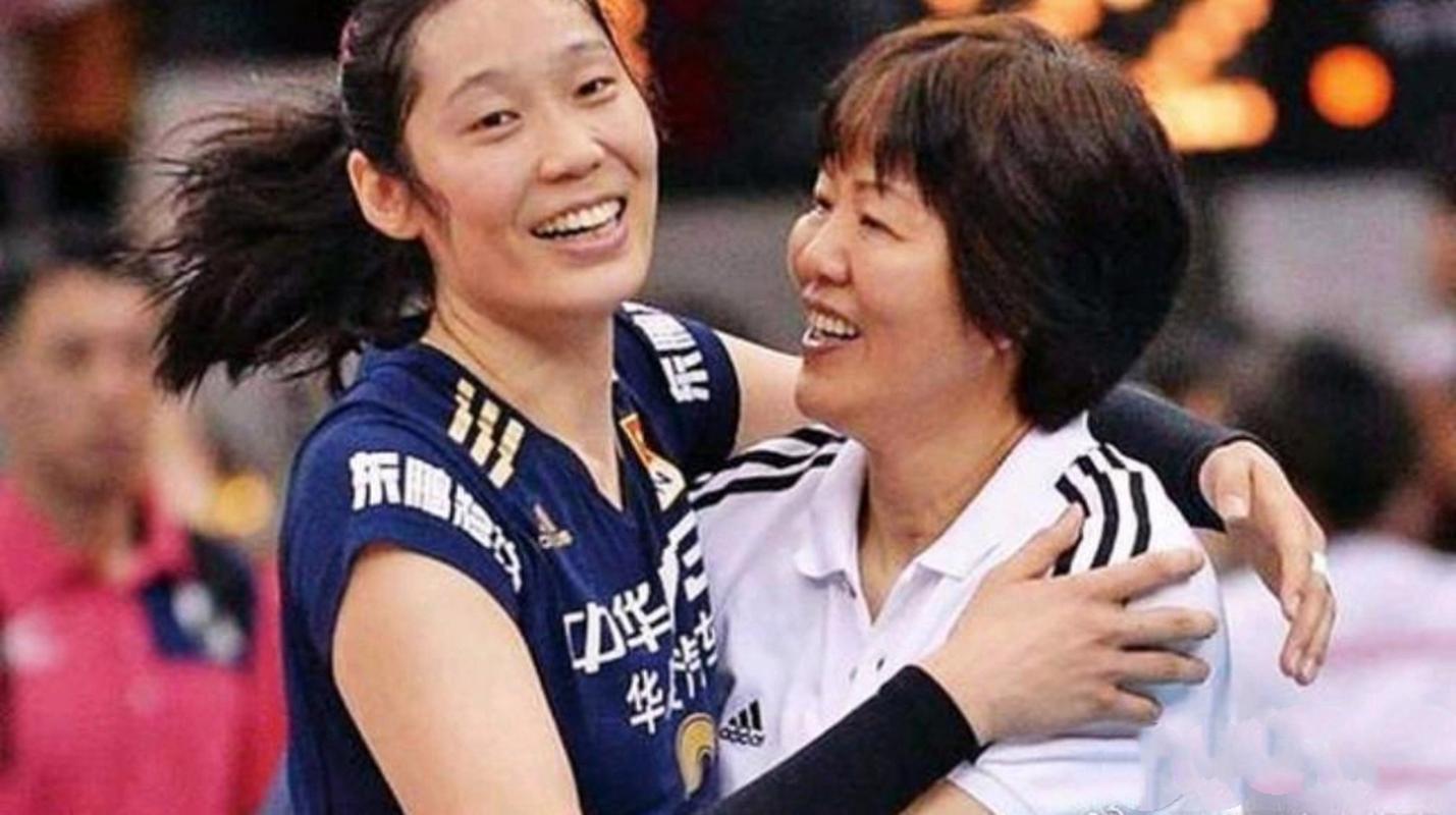 朱婷和郎平是什么关系？师徒情深成就排球传奇