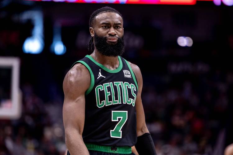 你知道杰伦布朗几岁吗？揭秘这位NBA超级巨星的年龄、成长历程及辉煌战绩