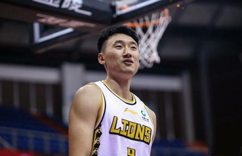 李京龙去哪了？探秘CBA名将退役后的生活和事业。