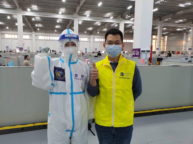 急寻黄马甲客服电话，如何联系到他们的工作人员？